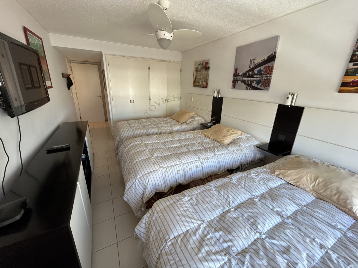 Apartamento ID.4234 - Apartamento en venta de 3 dormitorios mas dep. frente al puerto de Punta del Este.