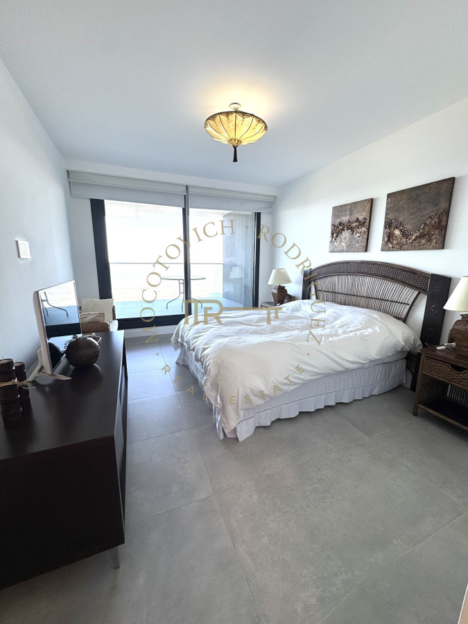 Apartamento ID.278 - Apartamento en venta 2 dormitorios Playa Mansa vista - Venetian - a estrenar - frente al mar- lujo