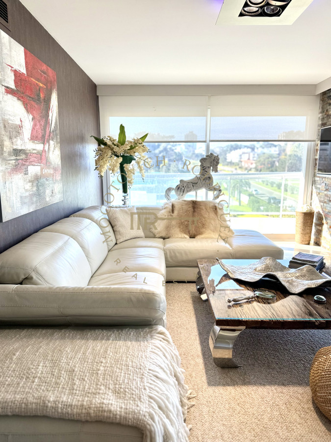 Apartamento ID.27 - Aquarela Apartamento en venta 2 dormitorios en suite y dependencia de servicio