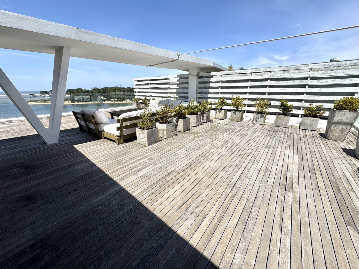 Apartamento ID.4088 - Delamar Pent House en venta con piscina y parrilla propia. La Barra. 
