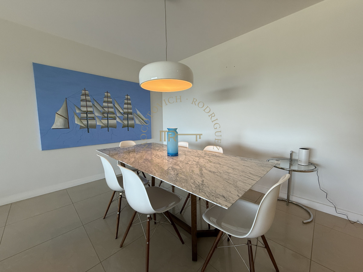Apartamento ID.4118 - Alquiler enero 2026. Torre Aquarela dos dormitorios dos baños y dependencia de servicio.