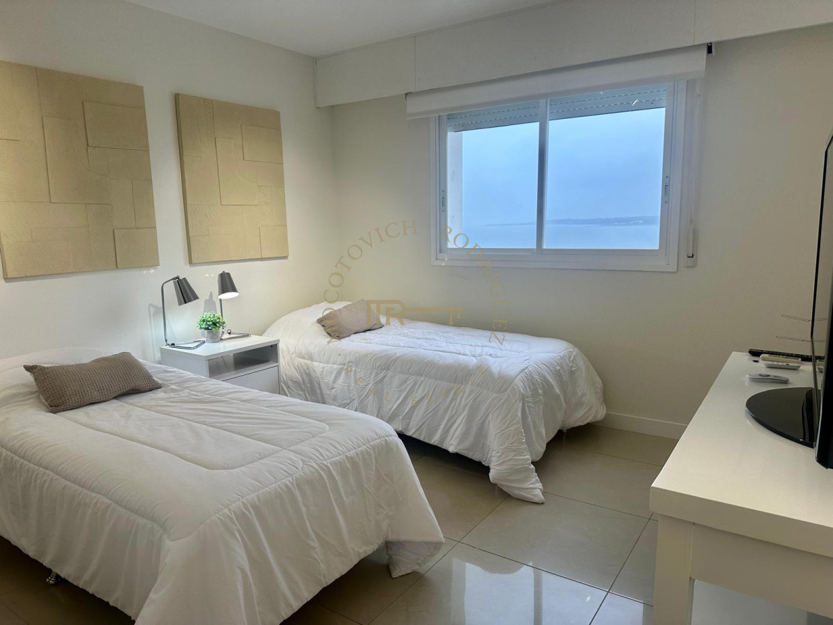 Apartamento ID.3088 - Alquiler 4 dormitorios con amenities. Punta del Este. 