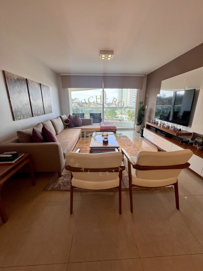 Apartamento ID.2813 - Alquiler de verano Dos dormitorios y dep. de servicio. 