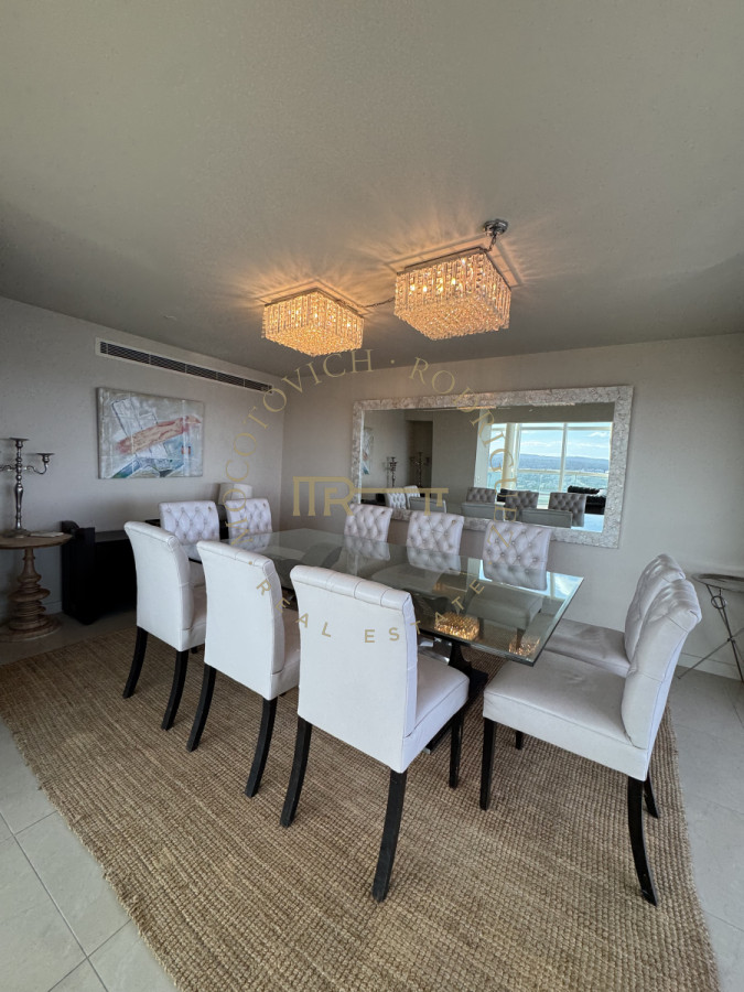 Apartamento ID.7 - Aquarela duplex  4 dormitorios en venta. Playa Mansa. Punta del Este
