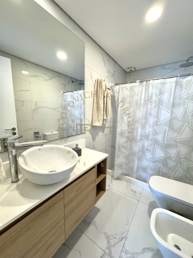 Apartamento ID.3384 - Apartamento Premium de tres suites frente al mar. Alquiler anual
