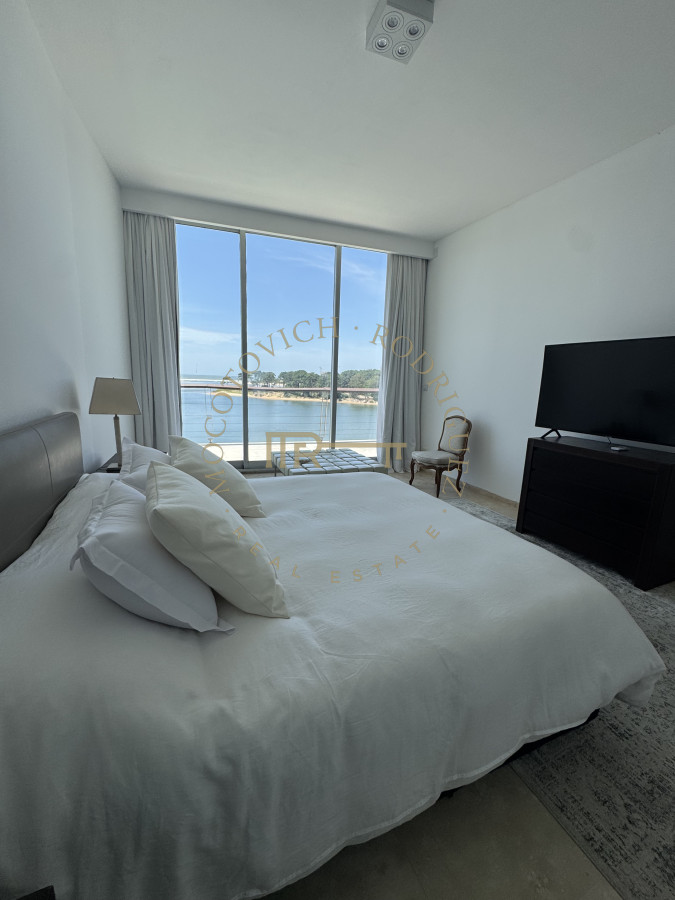 Apartamento ID.4088 - Delamar Pent House en venta con piscina y parrilla propia. La Barra. 
