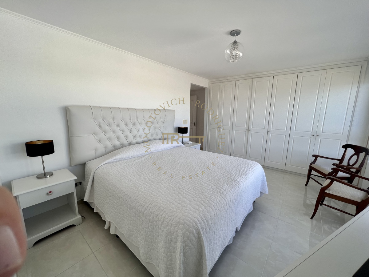 Apartamento ID.289 - Apartamentoen venta  Millenium  3 dormitorios más dep. Playa Mansa Punta del Este.