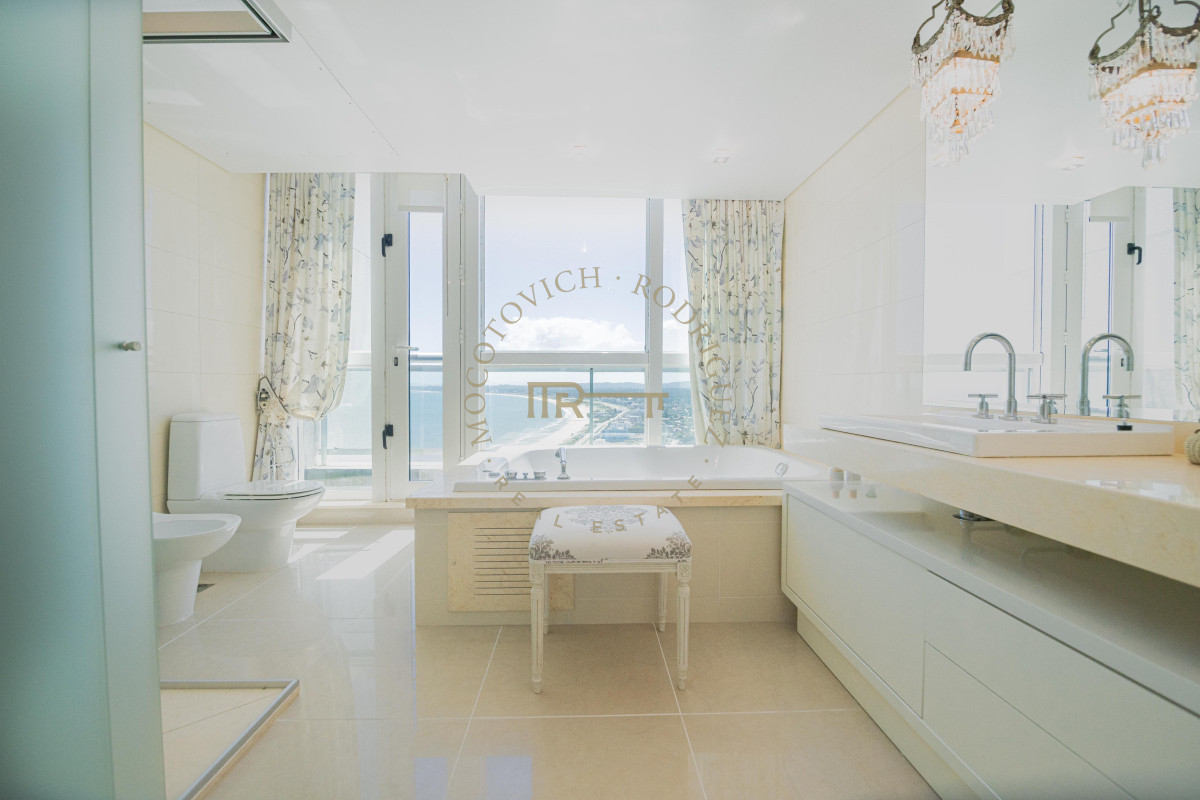 Apartamento ID.3032 - Torre Aquarela exclusivo apartamento en venta 4 dormitorios y dep. de servicio.