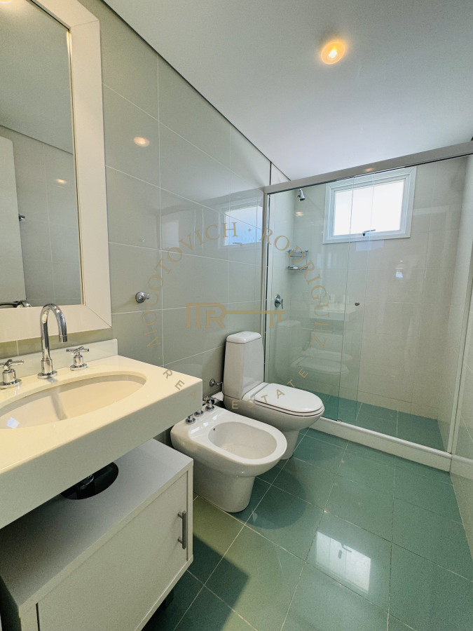 Apartamento ID.2635 - En venta. Apartamento en Torre Aquarela. 2 Dormitorios y dep. de servicio. 