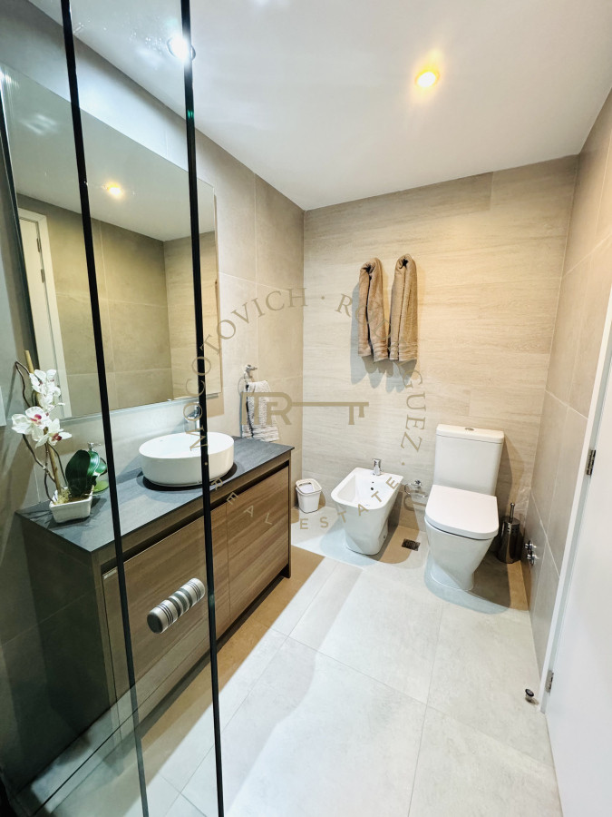 Apartamento ID.278 - Apartamento en venta 2 dormitorios Playa Mansa vista - Venetian - a estrenar - frente al mar- lujo