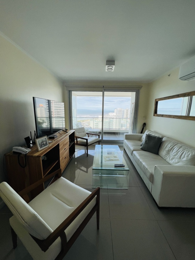Wind Tower piso alto con vista en venta 2 dormitorios. Punta del Este.