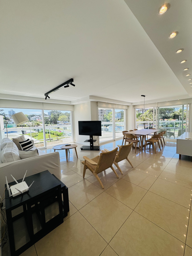 En venta. Apartamento en Torre Aquarela. 2 Dormitorios y dep. de servicio. 