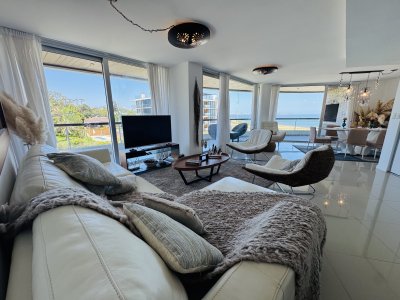 Apartamento Codigo #Apartamento en venta  2 dormitorios con vista al mar y parrilla propia - Playa Mansa Punta del Este