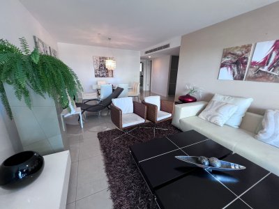 Apartamento en venta Torre Aquarela 2 dormitorios  y dependencia.- 