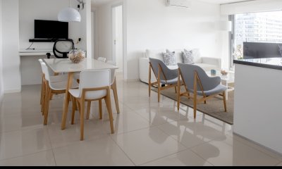 Apartamento en venta de 2 dormitorios mas servicio playa brava .