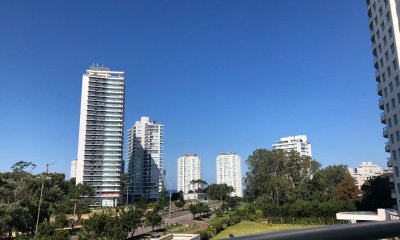 Ocean Drive apartamento en venta 4 dormitorios. Permuta - Playa Brava