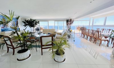 Penthouse frente al mar en venta 4 dormitorios.
