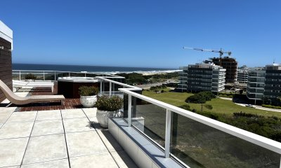 Espectacular apartamento en venta 6 dormitorios, barbacoa y loft en la brava. Vista al mar.-