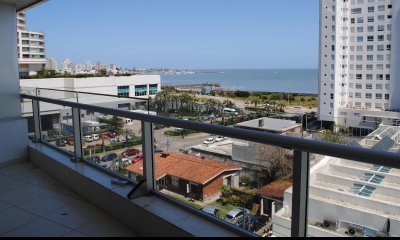 Apartamento en venta tres dormitorios- Mansa- Conrad