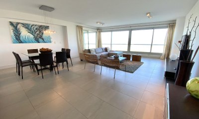 Le Parc venta  apartamento de tres suites y dependencia de servicio Brava Punta del Este