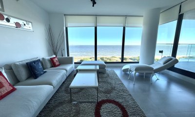 Apartamento en venta 2 dormitorios Playa Mansa vista - Venetian - a estrenar - frente al mar- lujo
