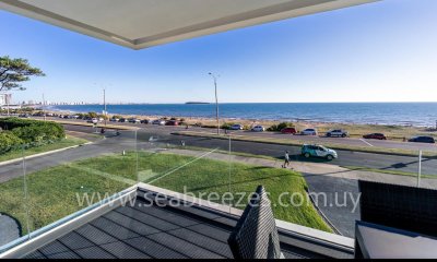 Apartamento en venta 3 dormitorios con vista al mar . Sin muebles- Playa Mansa