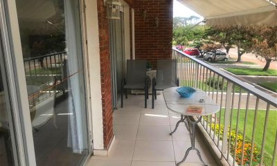 Apartamento en venta 3 dormitorios más dependencia - Playa Mansa Punta del Este