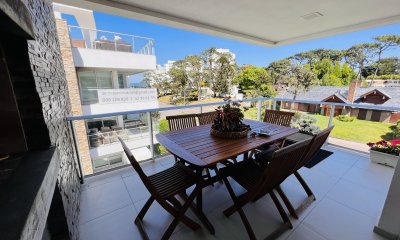 PENTHOUSE 2 dormitorios 2 baños en venta Playa Mansa Punta del Este