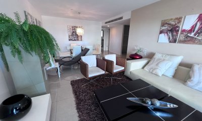 Apartamento en venta Torre Aquarela 2 dormitorios  y dependencia.-