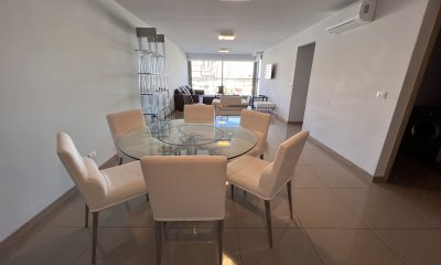 Apartamento de 3 dormitorios en venta en  Torre moderna