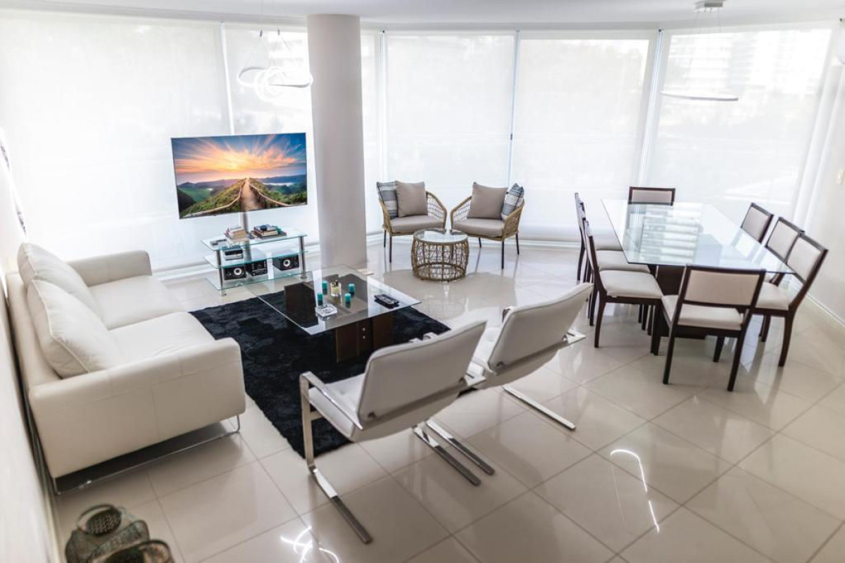 Apartamento de 3 dormitorios mas servicio Roosevelt playa brava