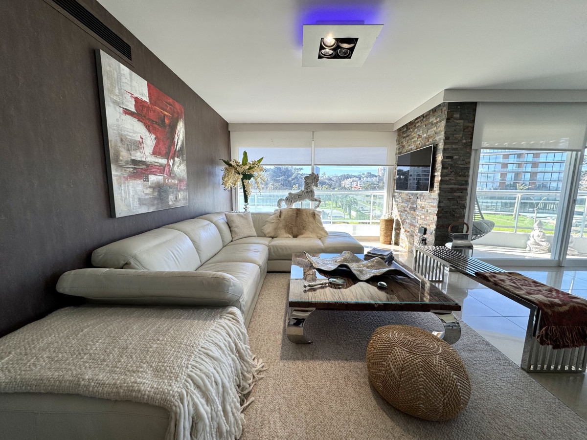 Aquarela Apartamento en venta 2 dormitorios en suite y dependencia de servicio