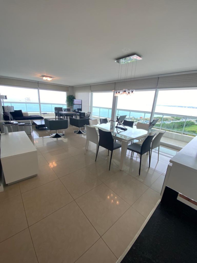 Aquarela apartamento en alquiler anual 3 dormitorios y dependencia. Punta del Este.
