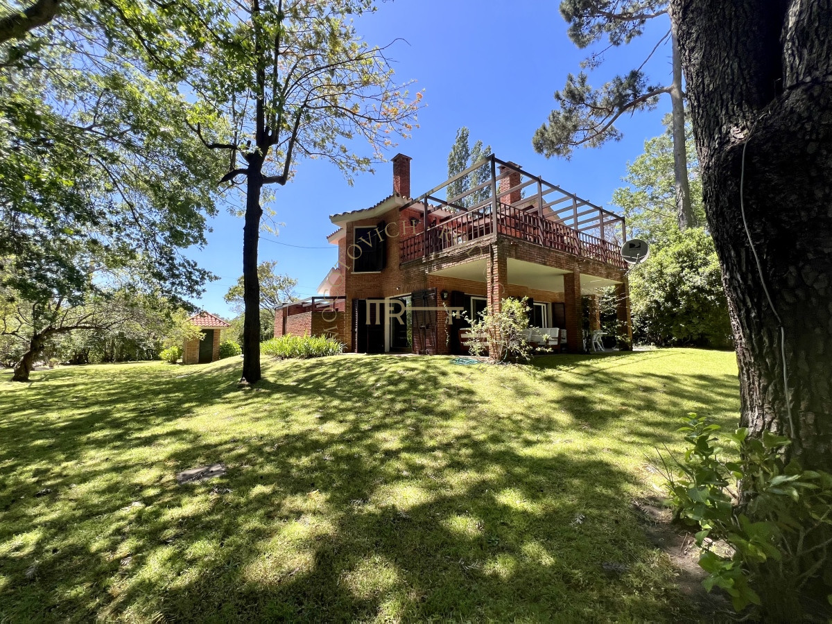 Casa ID.2442 - Casa en alquiler 4 dormitorios Punta del Este 