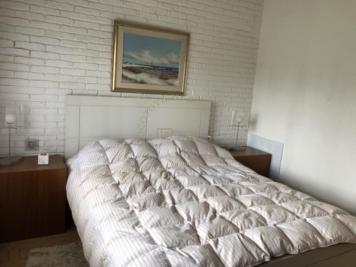 Casa ID.123 - Casa  en venta - Cantegril- Punta del Este. 5 dormitorios