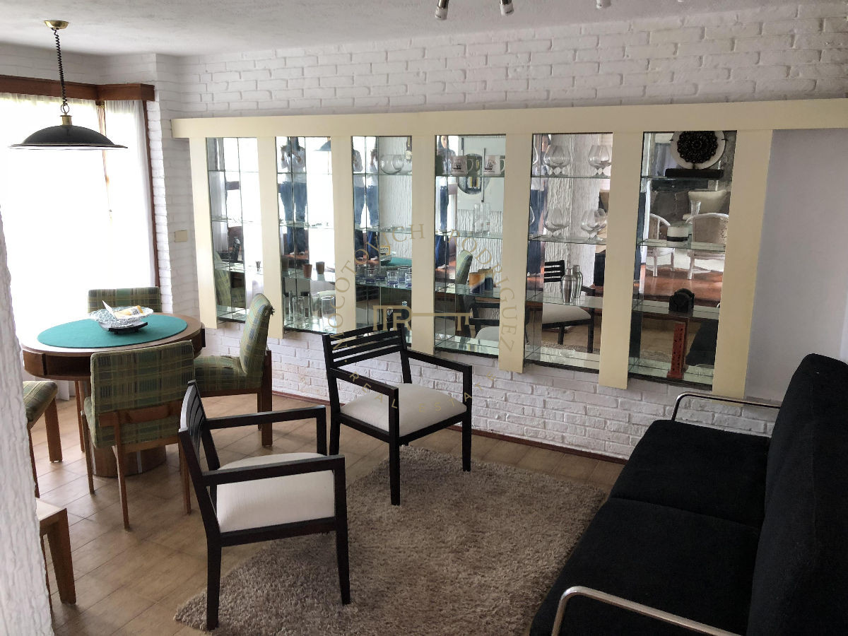 Casa ID.123 - Casa  en venta - Cantegril- Punta del Este. 5 dormitorios