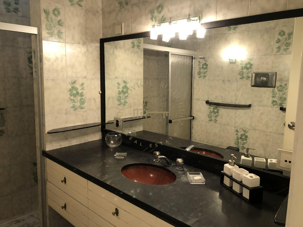 Casa ID.123 - Casa  en venta - Cantegril- Punta del Este. 5 dormitorios