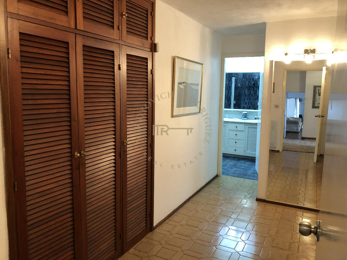 Casa ID.123 - Casa  en venta - Cantegril- Punta del Este. 5 dormitorios