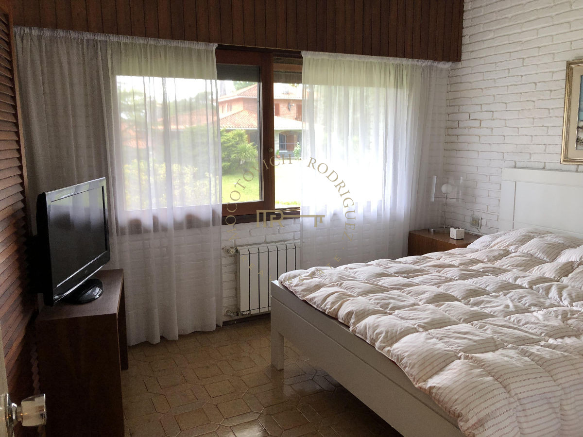 Casa ID.123 - Casa  en venta - Cantegril- Punta del Este. 5 dormitorios