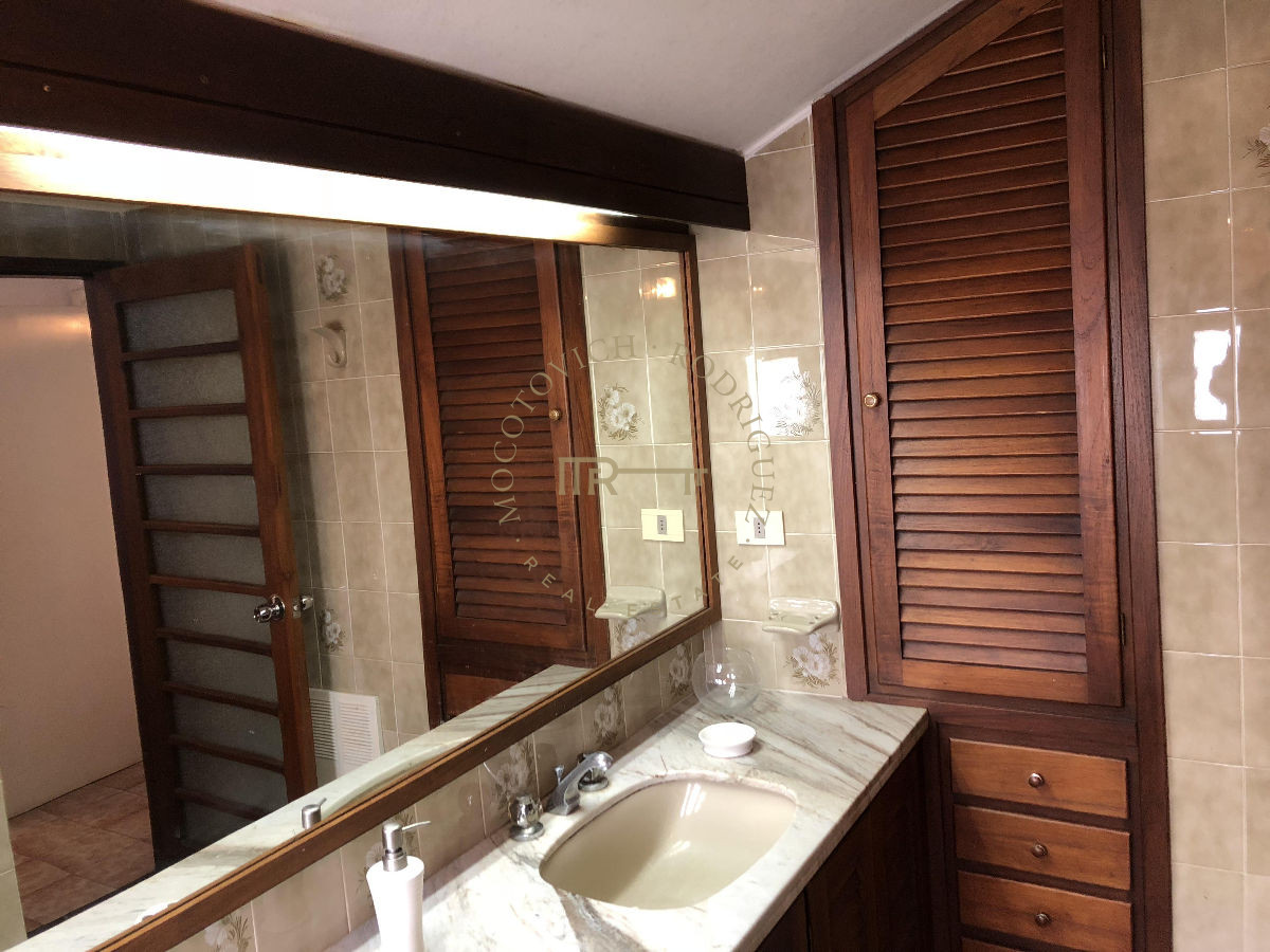 Casa ID.123 - Casa  en venta - Cantegril- Punta del Este. 5 dormitorios