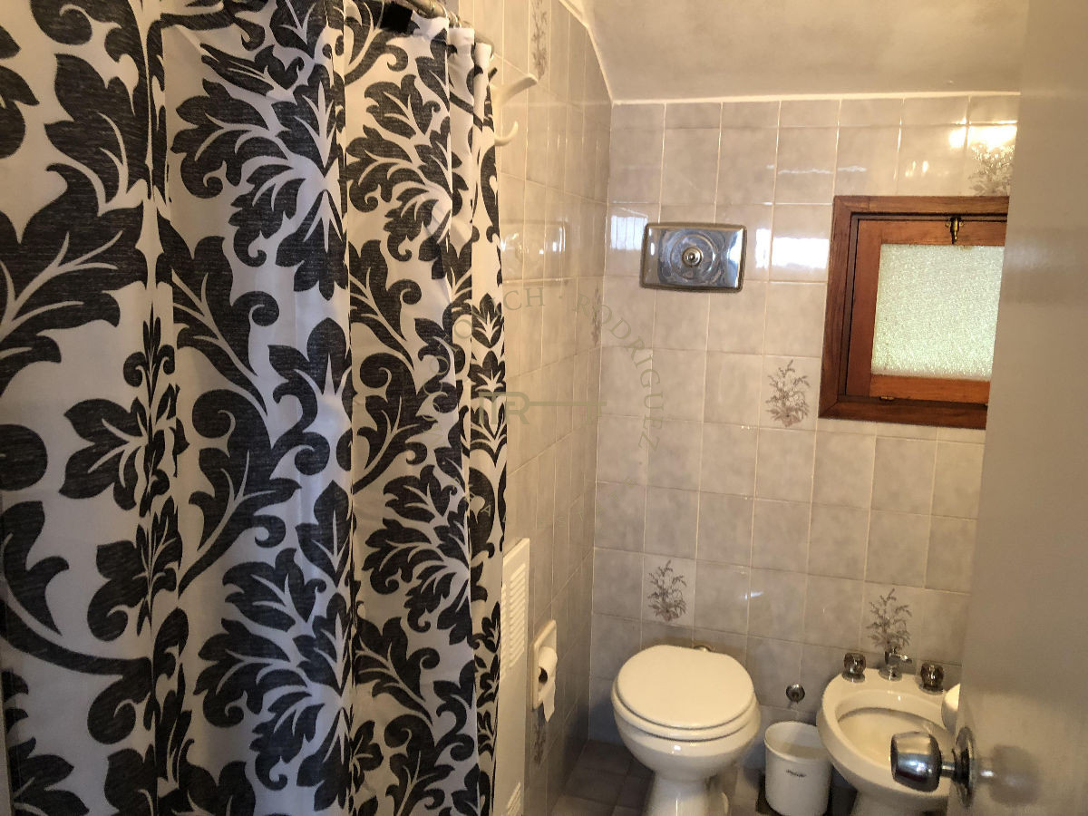 Casa ID.123 - Casa  en venta - Cantegril- Punta del Este. 5 dormitorios