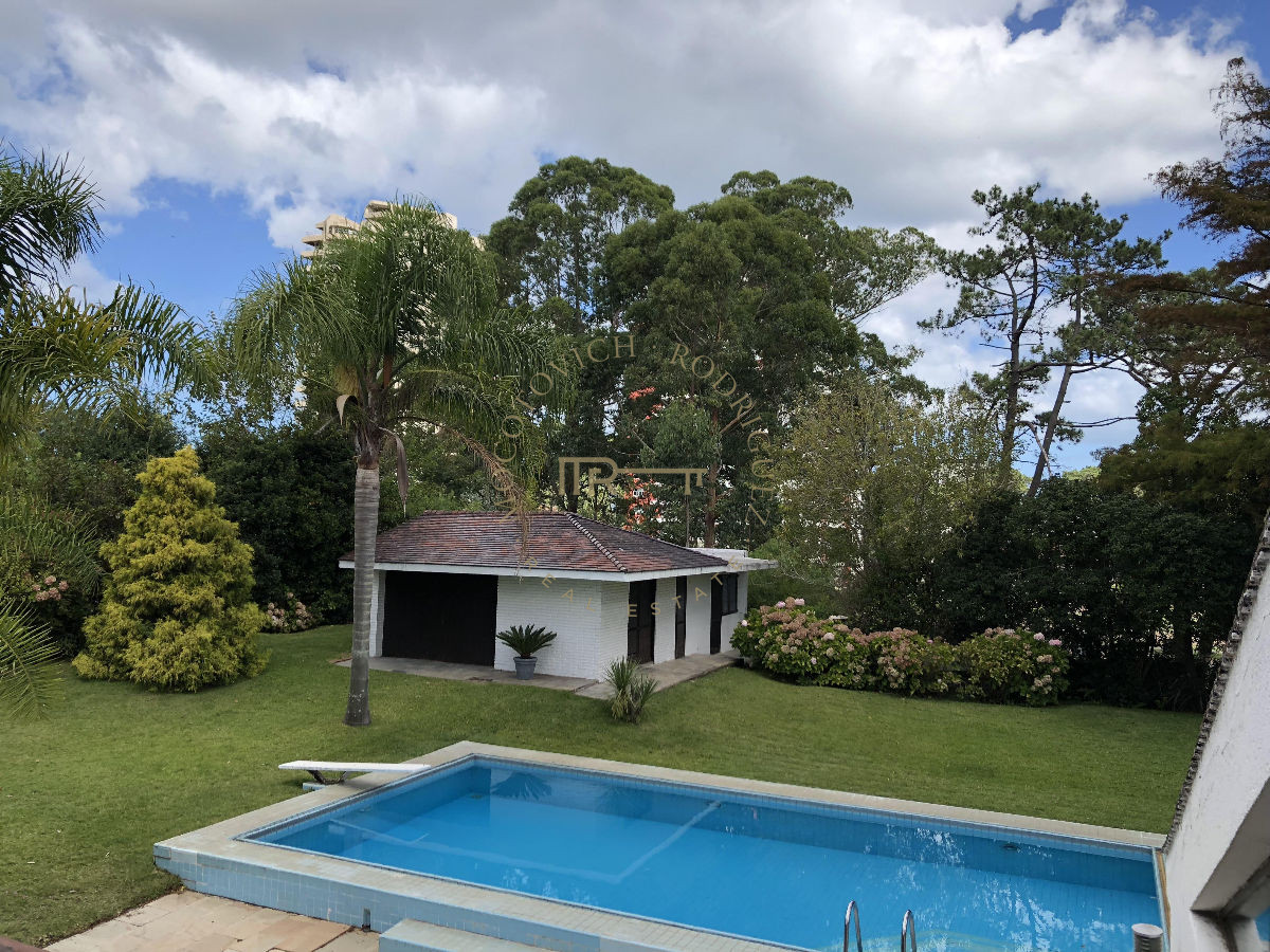Casa ID.123 - Casa  en venta - Cantegril- Punta del Este. 5 dormitorios