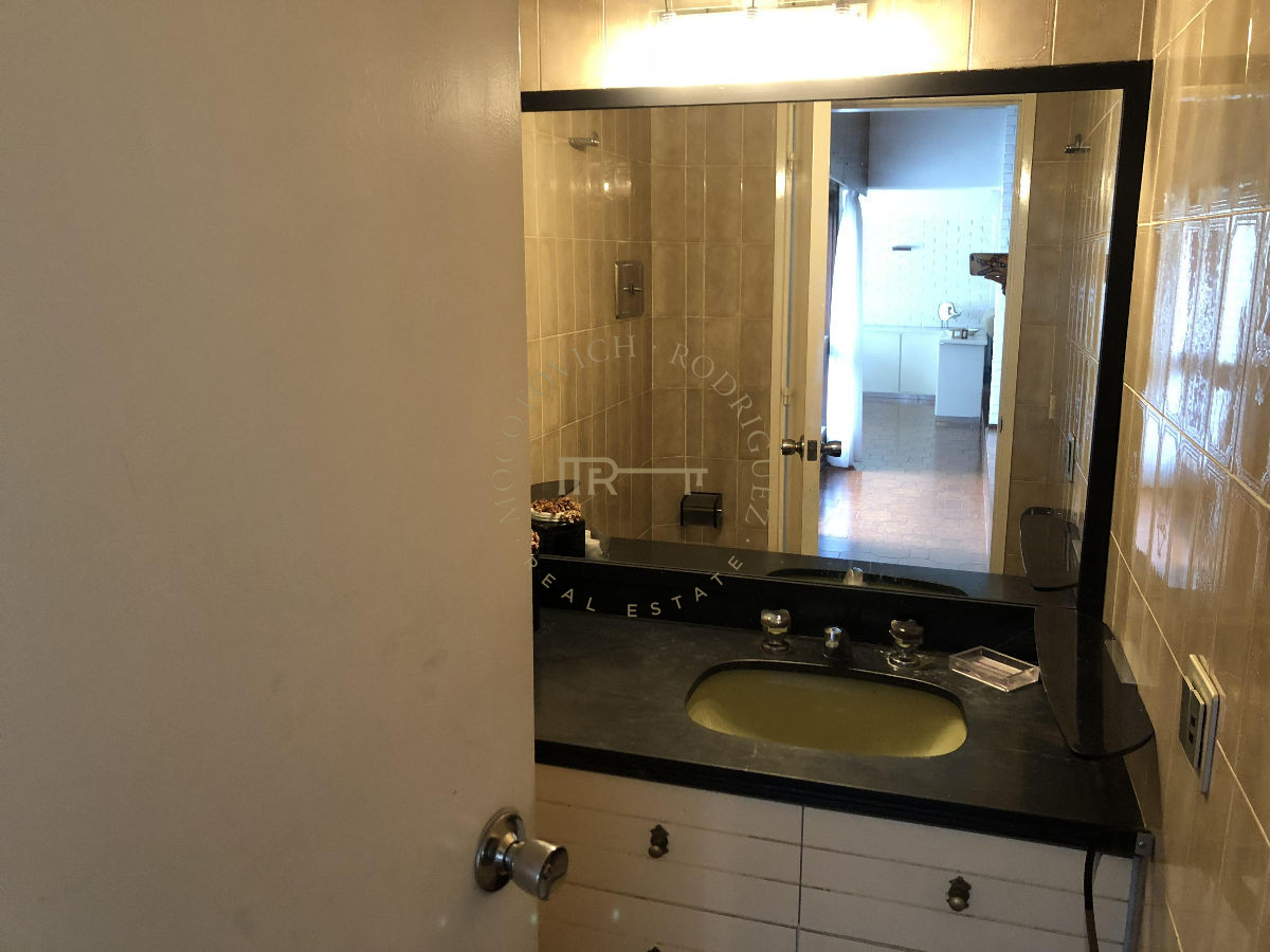 Casa ID.123 - Casa  en venta - Cantegril- Punta del Este. 5 dormitorios
