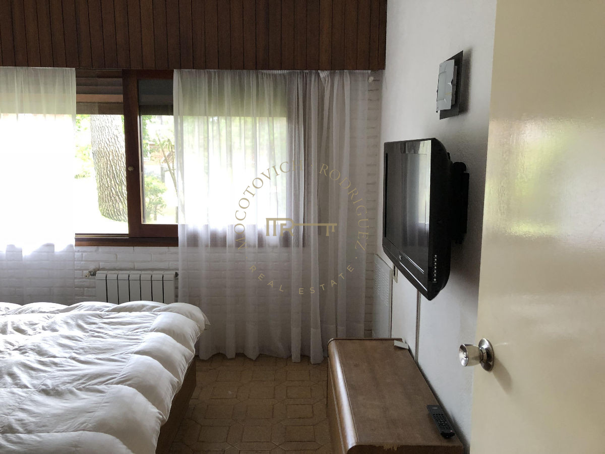 Casa ID.123 - Casa  en venta - Cantegril- Punta del Este. 5 dormitorios