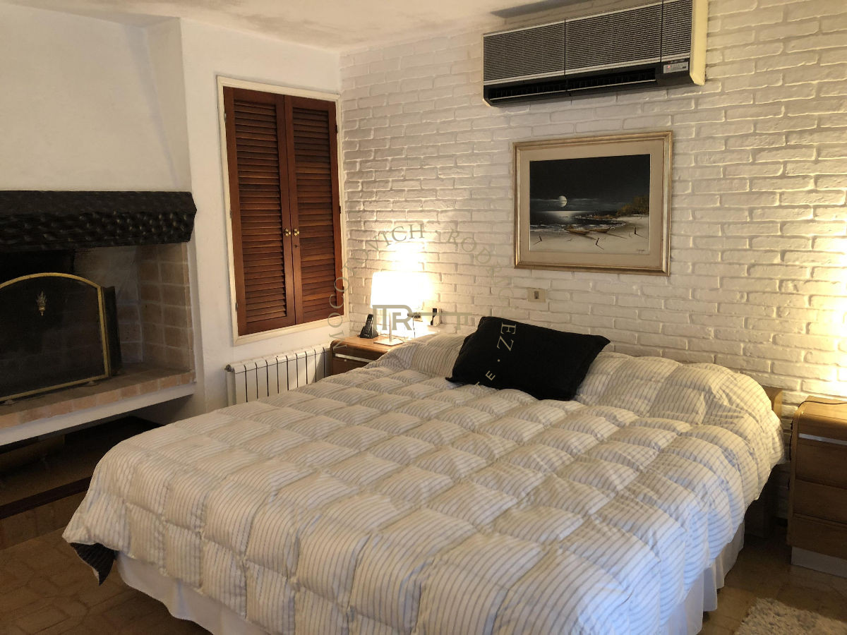Casa ID.123 - Casa  en venta - Cantegril- Punta del Este. 5 dormitorios