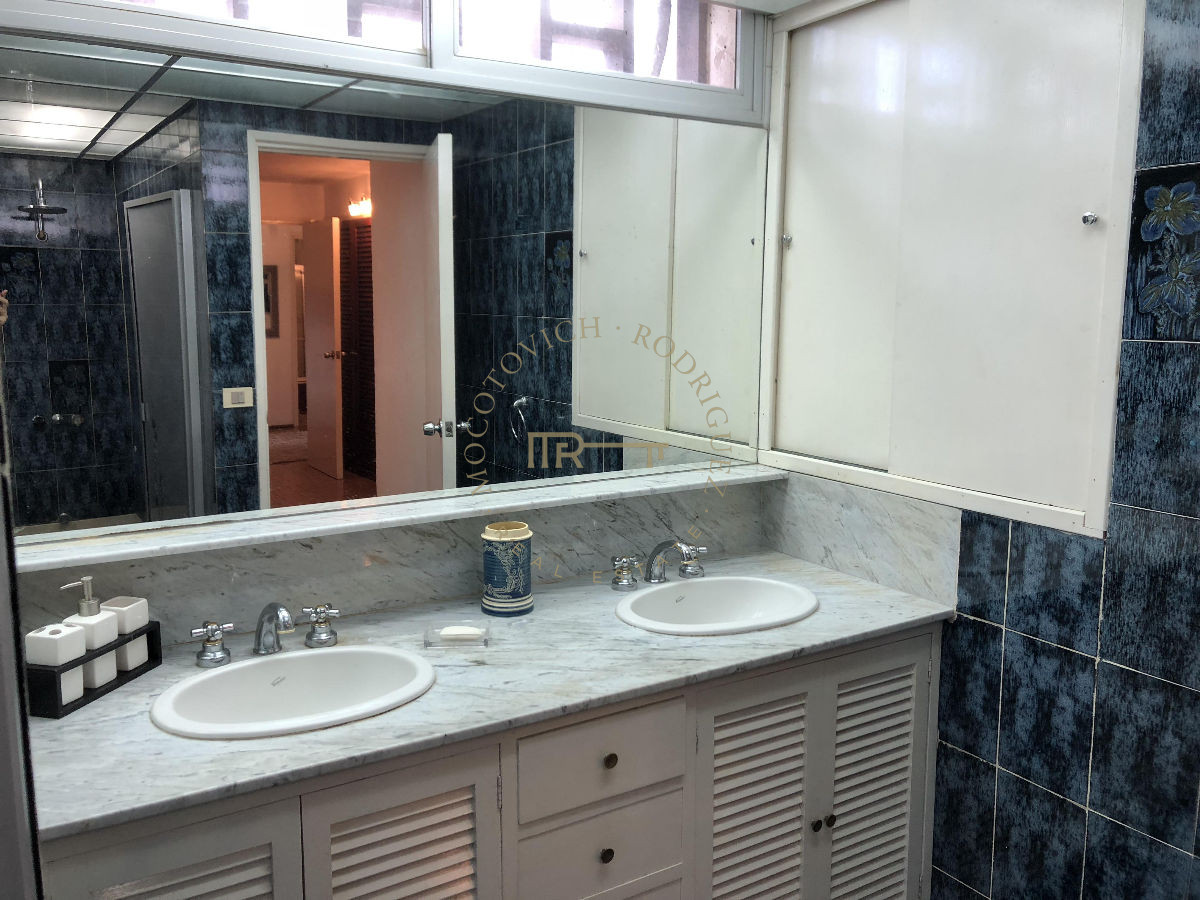 Casa ID.123 - Casa  en venta - Cantegril- Punta del Este. 5 dormitorios
