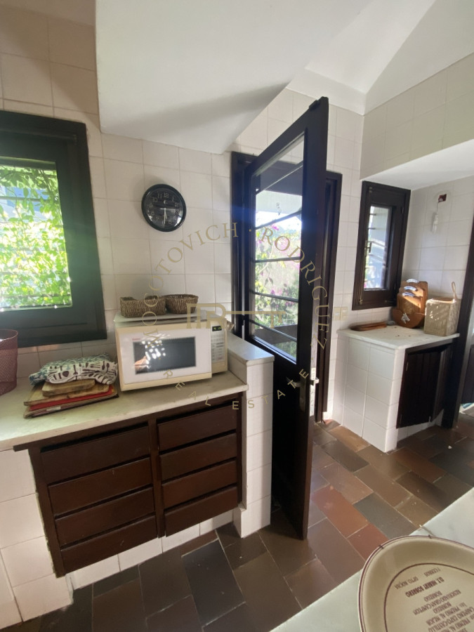 Casa ID.2441 - Casa en venta de 4 dormitorios en Punta del Este 