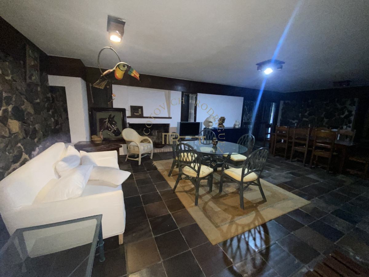 Casa ID.2441 - Casa en venta de 4 dormitorios en Punta del Este 