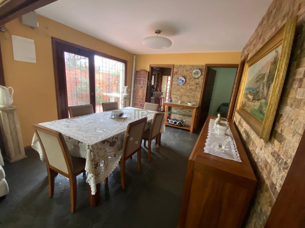 Casa ID.1898 - Venta y alquiler Casa en inmejorable ubicación 