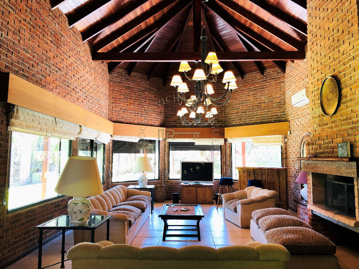 Casa ID.209 - Casa en venta 4 dormitorios. Piscina . Paradas - Playa Mansa.